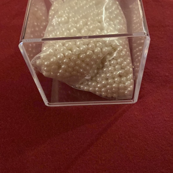 Brand New Makeup Brush Holder with white pearls - Picture 3 of 4